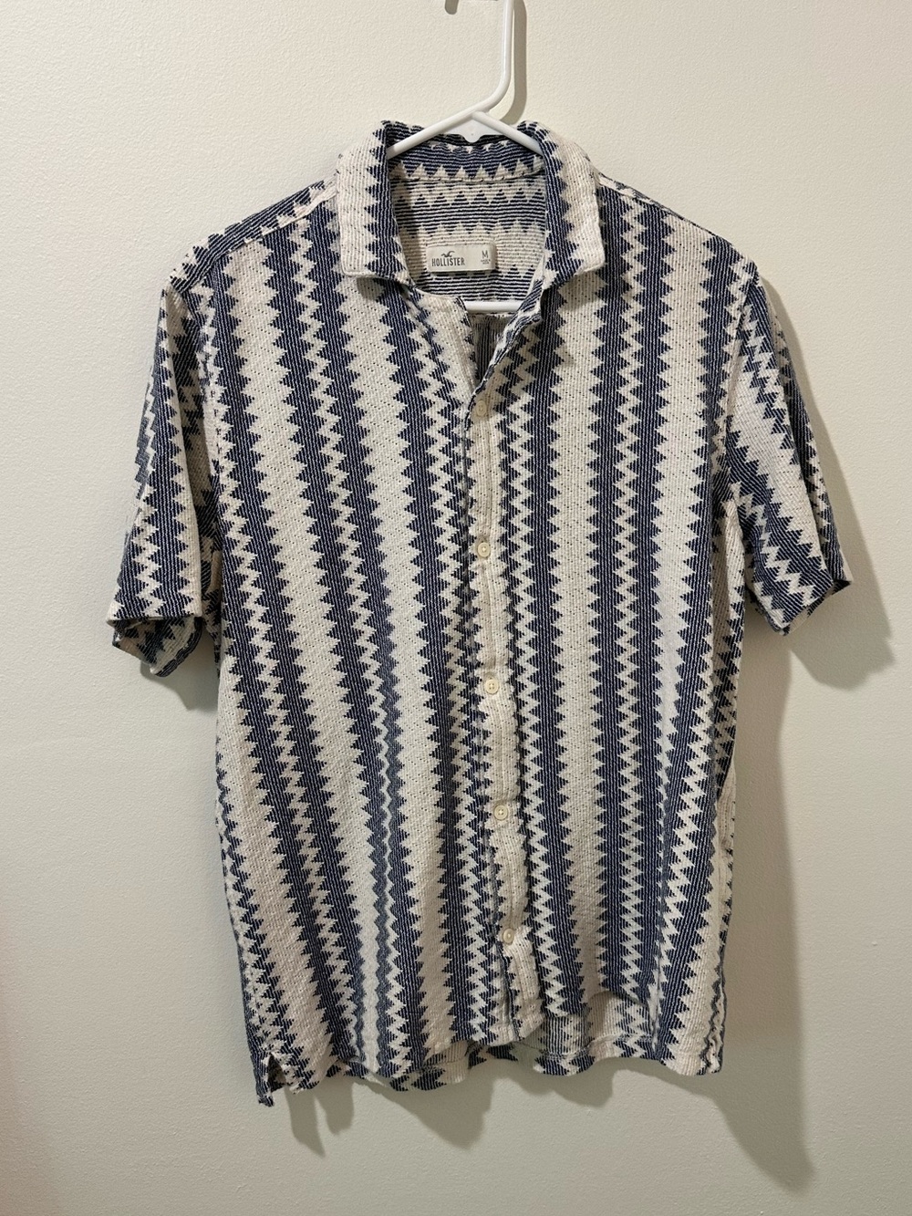 Hollister Navy and White Zigzag Short Sleeve Button-Up Shirt